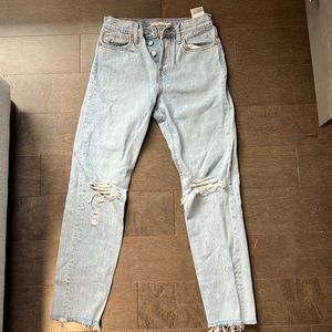 Aritzia LEVI Wedgie Fit Ripped Jeans - Size 25
